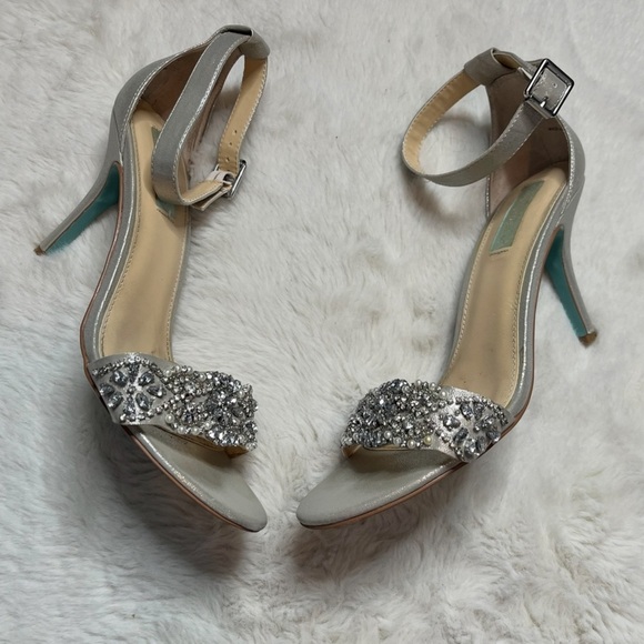 Betsey Johnson Wedding Shoes Size 10 Bridal Rhinestone Pearl Embellished - Picture 7 of 12